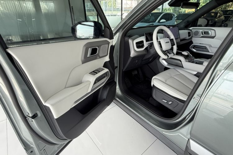 Used  Titanium 3 2025 501 km All-Wheel Drive Intelligent Driving Max Edition
