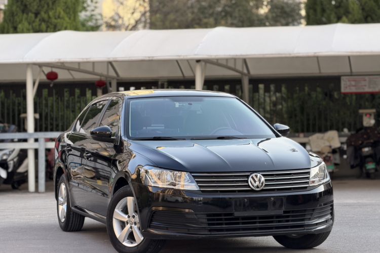 Used Volkswagen Lavida 2015 1.6L Manual Fashion Edition
