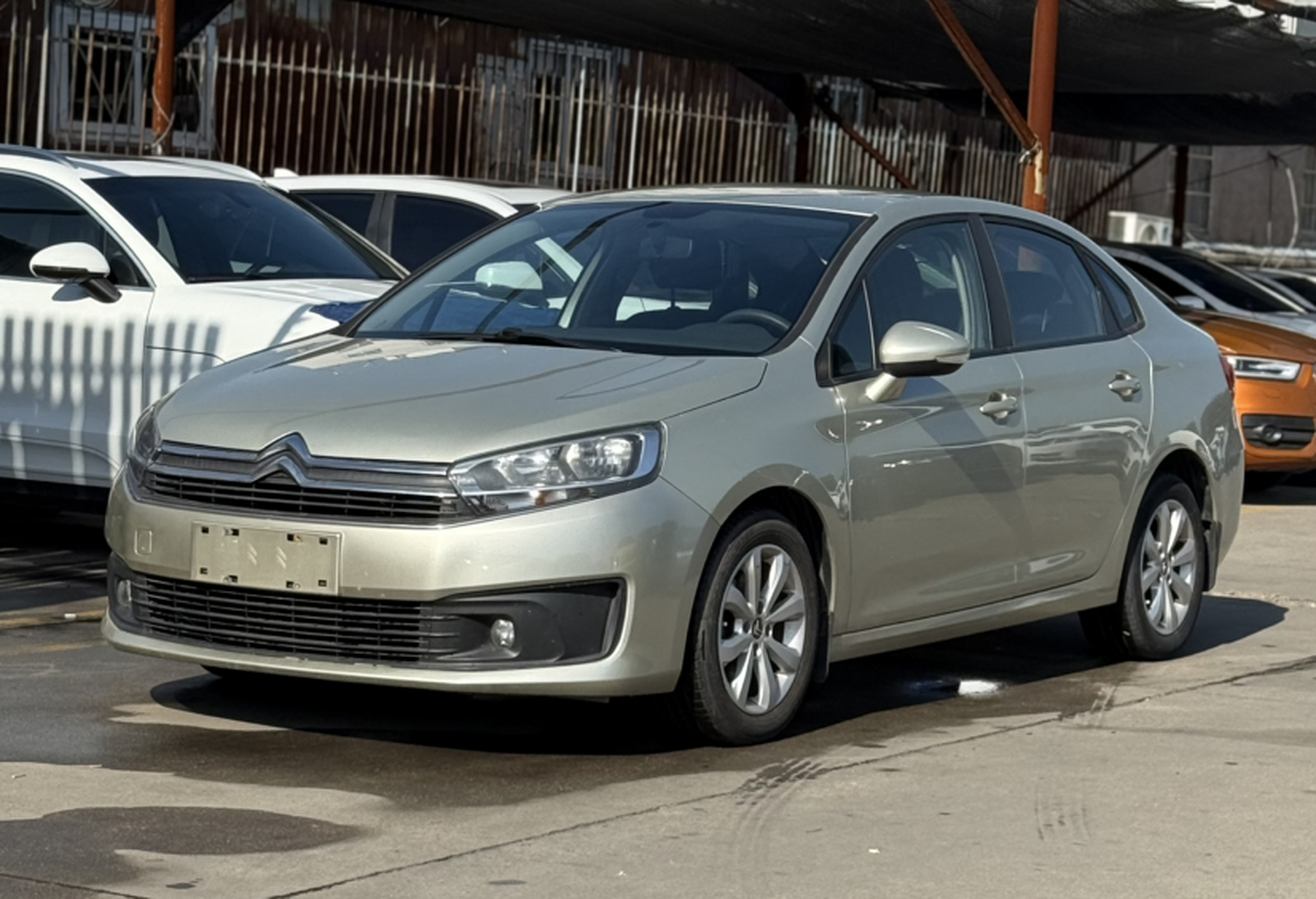 Под передней частью автомобиля