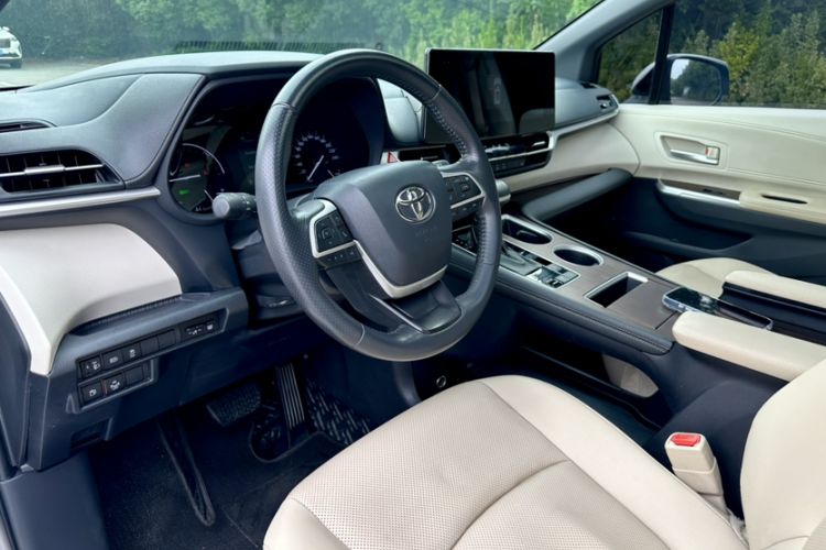 Used Toyota Sienna 2021 2.5L Hybrid Luxury Edition
