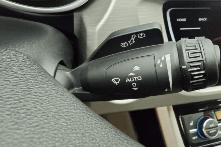 Used Geely Auto Emgrand X7 Sport 2018 1.8TD Automatic Two-Wheel Drive Smart 4G Connected Version
