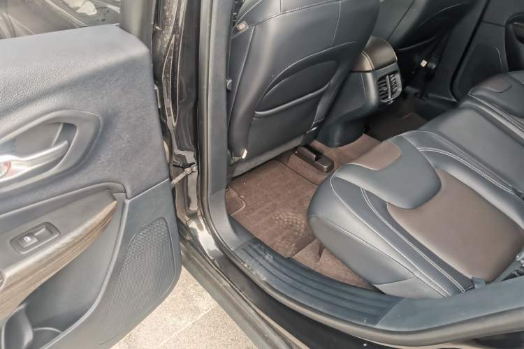 Used  Cherokee 2016 2.4L Leading Edition
