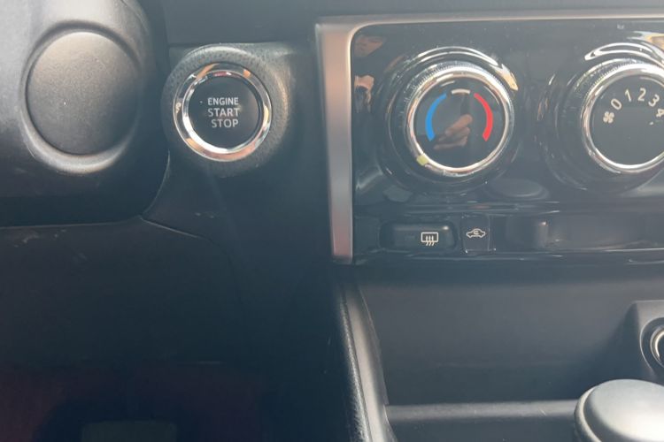 Used Toyota YARiS L 2022 X-Trail 1.5L CVT Luxury PLUS Edition
