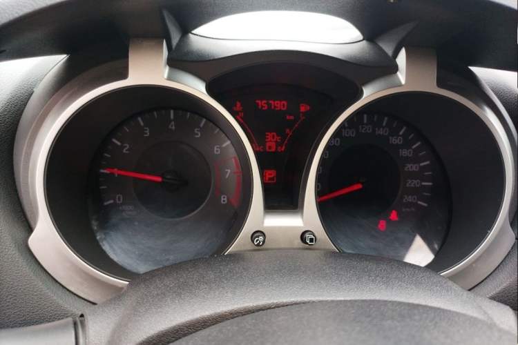 Used Infiniti ESQ 2014 1.6L Spontaneous Edition
