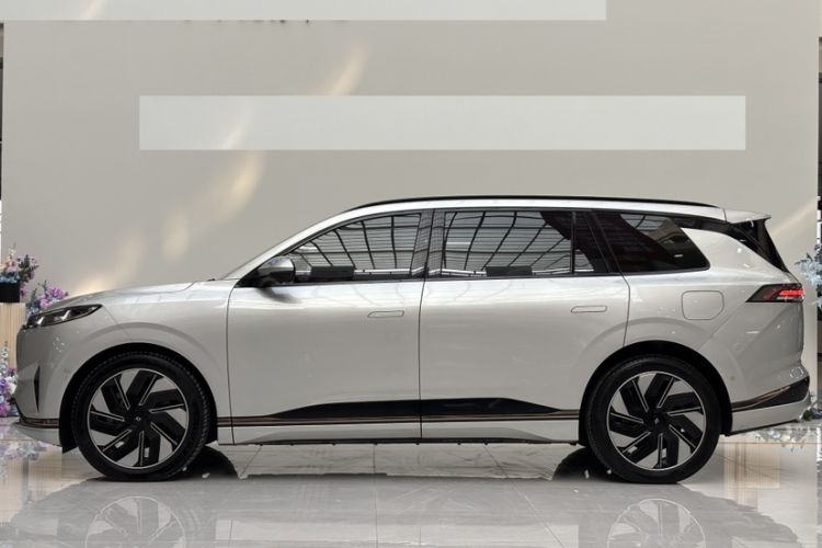 Used  eπ008 2025 210Max Range-Extended Version 5 Seats