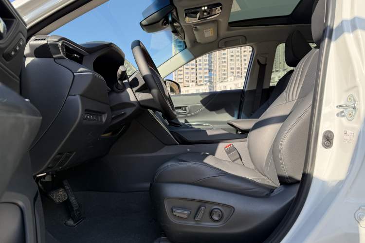 Used Toyota Harrier 2023 2.0L CVT Two-Wheel Drive Deluxe Edition
