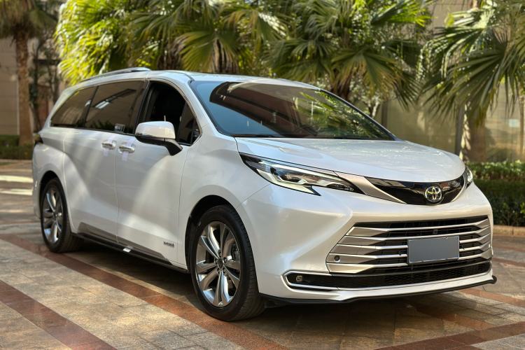 Used Toyota Sienna 2023 2.5L Hybrid Platinum Edition