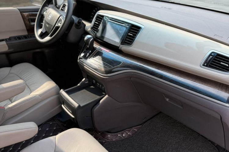 Used Honda Odyssey 2015 Revised 2.4L Luxury Edition
