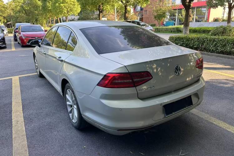 Used Volkswagen Magotan 2018 330TSI DSG Advanced Model
