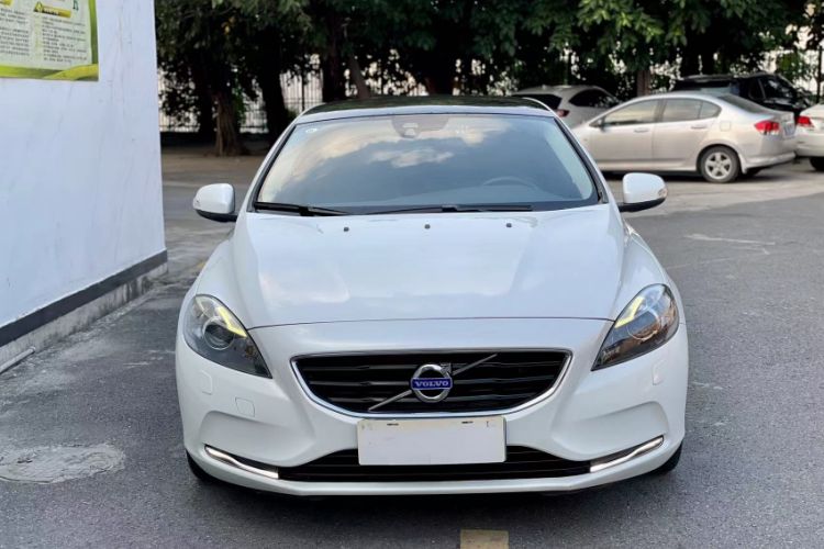 Used Volvo V40 2016 T3 Smart Luxury Edition
