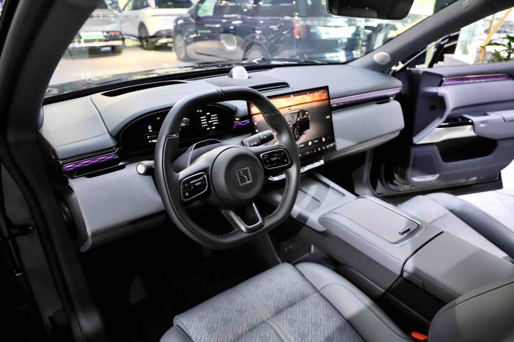 Used Zeekr 7X 2025 100 kWh Long-Range Rear-Wheel Drive with Intelligent Driving Features
