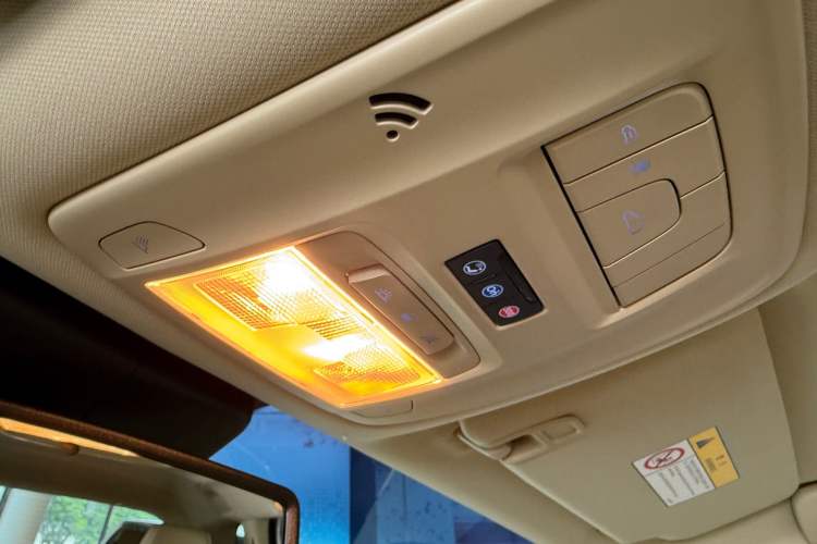 Used Buick GL8 2023 Facelifted Land Cruiser Executive Luxury Version
