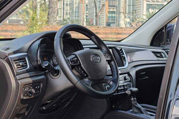 Used GAC Trumpchi GS7 2017 320T Two-Wheel-Drive Luxury Smart Connectivity Model
