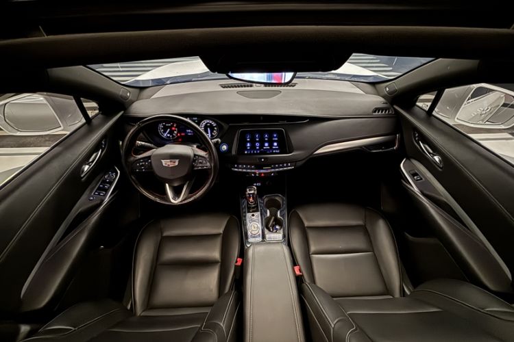 Used Cadillac XT4 2018 28T Two-Wheel Drive Leading Version
