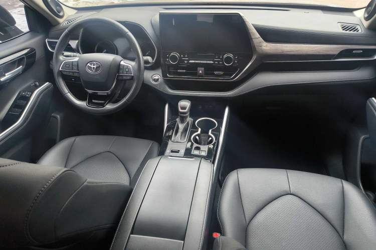 Used Toyota Highlander 2023 2.5L Smart Electric Hybrid Dual-Motor All-Wheel-Drive Luxury 7-Seater