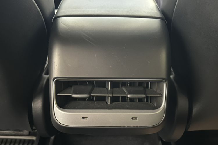 Used Tesla Model Y 2021 Long-Range All-Wheel-Drive Version
