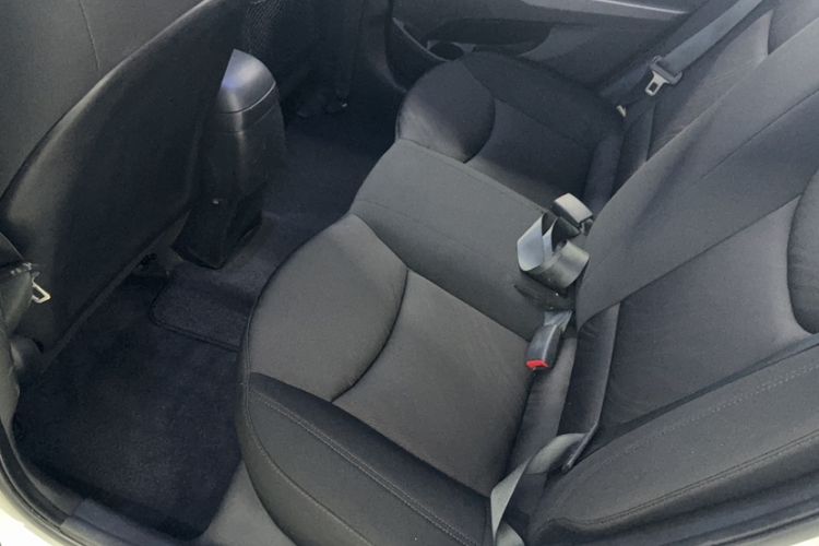 Used Hyundai Elantra 2015 1.6L Automatic Fashion Model