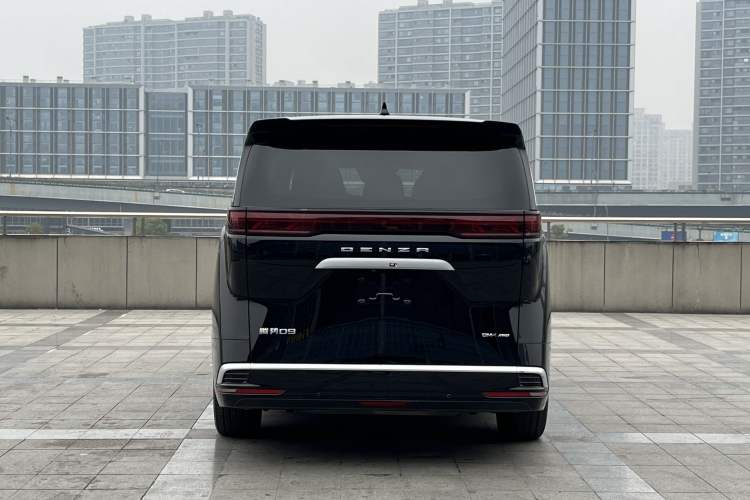 Used Denza D9 2022 DM-i 970 Four-Wheel Drive Prestige Model
