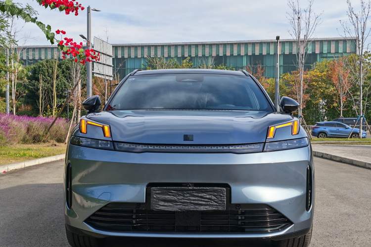 Used Lynk & Co 08 EM-P 2025 220 km All-Wheel-Drive Performance Halo
