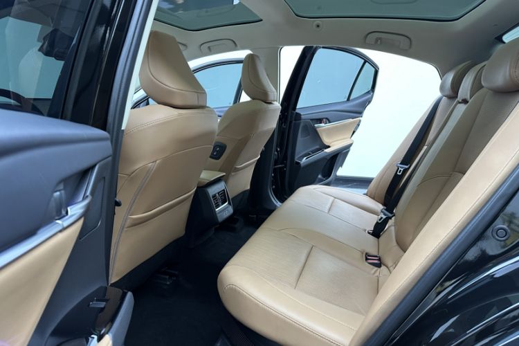 Used Toyota Camry 2024 Dual-Motor 2.0 HG Premium Edition
