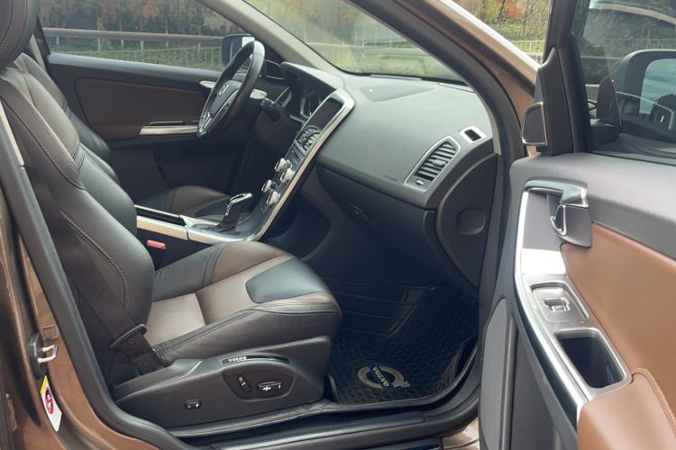 Used Volvo XC60 2017 T5 AWD Smart Upgrade Edition
