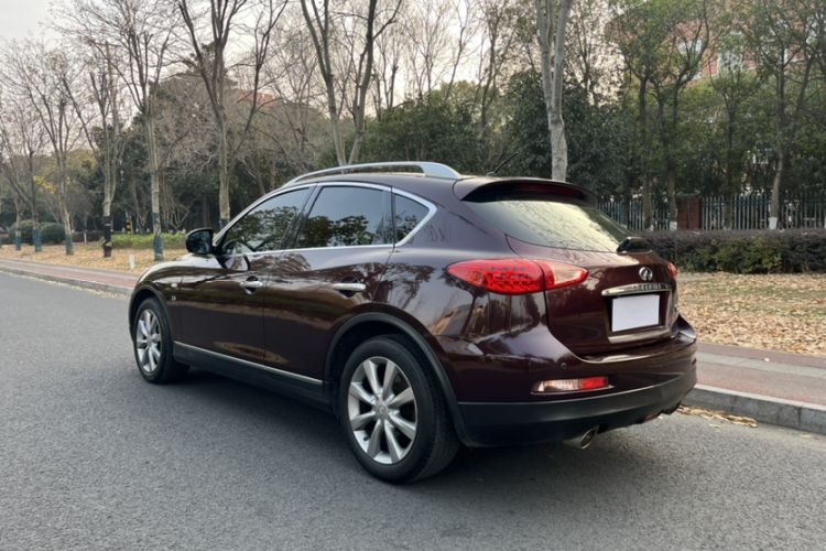 Used Infiniti QX50 2013 2.5L Two-Wheel-Drive Elegant Edition
