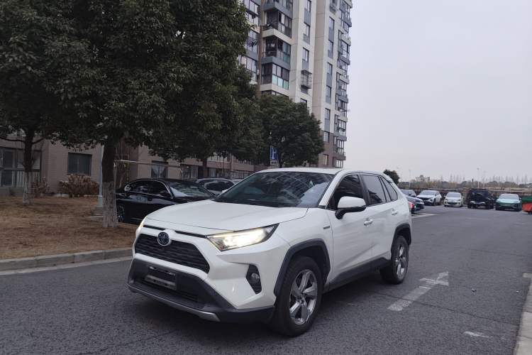 Used Toyota RAV4 2020 Dual-Engine 2.5L E-CVT Two-Wheel Drive Elite Edition
