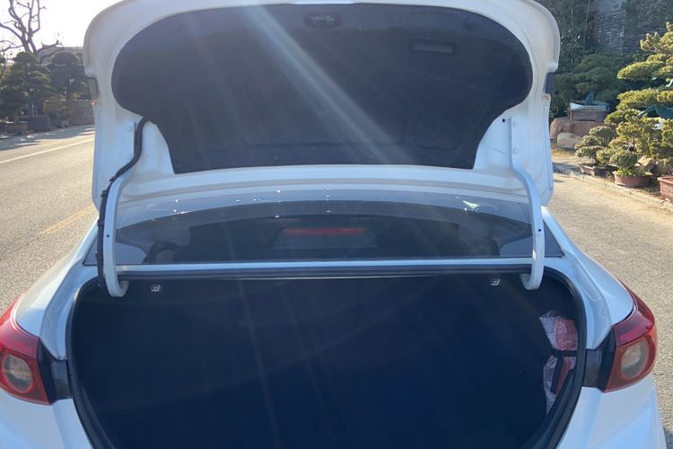 Used Mazda Mazda 3 Axela 2017 Sedan 1.5L Automatic Luxury Model Emission Standard China V
