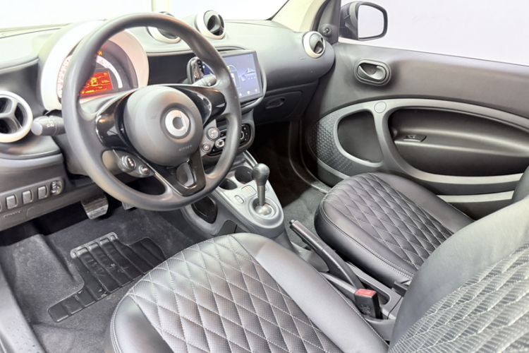 Used  fortwo 2015 1.0L 52 kW hardtop Dynamic version
