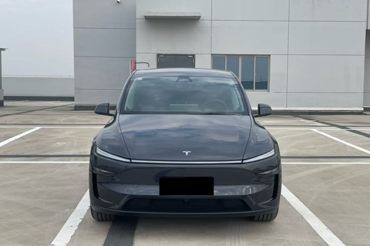 Used Tesla Model Y 2025 Long-Range All-Wheel-Drive Version
