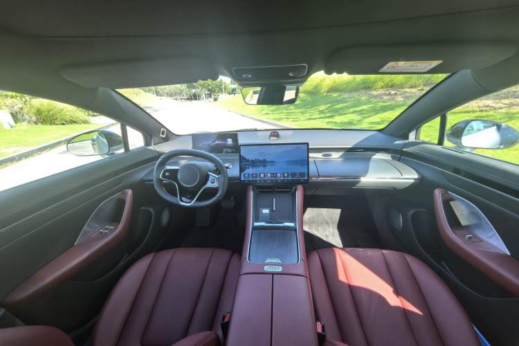 Used Hima Luxeed S7 2024 Max
