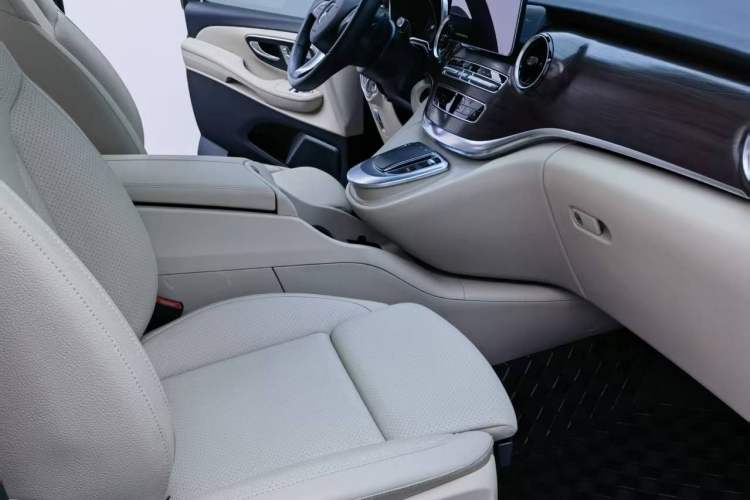 Used Mercedes-Benz V-Class 2022 V 260 Avantgarde Edition