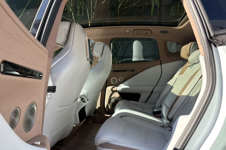 Used  07 2024 Ultra Range-Extended Four-Wheel Drive