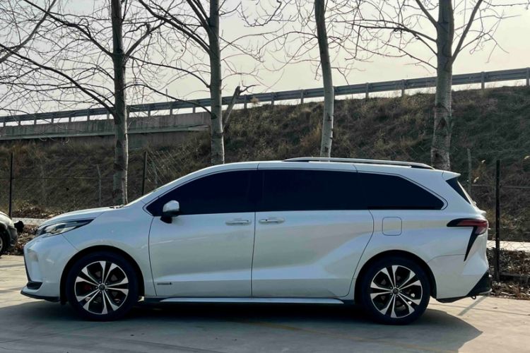 Used Toyota Granvia 2023 2.5L Hybrid Prestige PLUS Edition