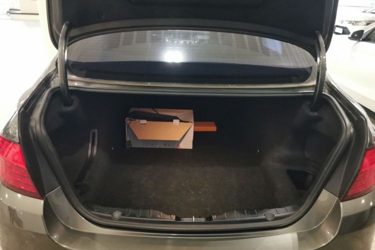 Used BMW 5 Series 2014 525Li Leading Model
