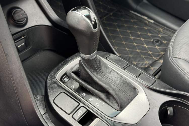 Used Hyundai Santa Fe 2015 2.0T Automatic Two-Wheel Drive Smart Version 5 Seats
