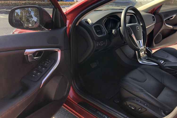 Used Volvo V40 2019 T3 Zhiyi Edition
