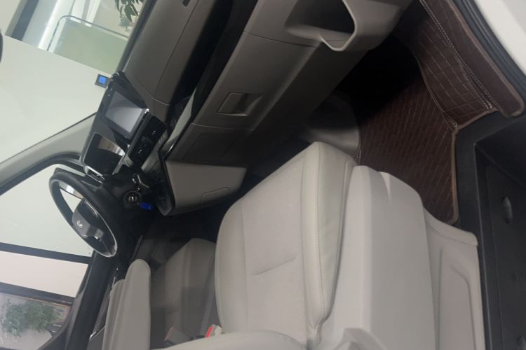 Used Ford Transit 2023 2.0T Diesel Automatic Commercial & Travel Model Mid-axle Medium Roof 7/8/9-Seater
