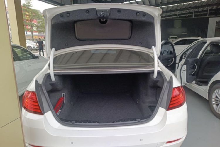 Used BMW 5 Series 2014 530Li Leading Model
