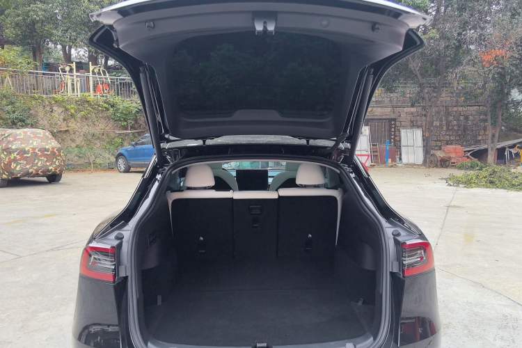 Used Tesla Model Y 2023 Rear-Wheel-Drive Version
