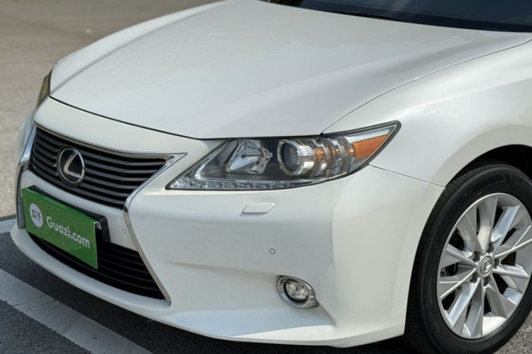Used Lexus ES 2014 300h Elite Edition
