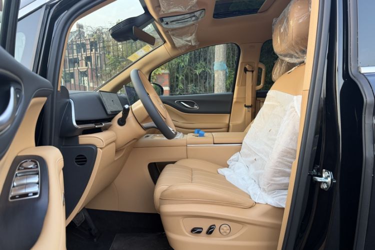 Used VOYAH Dream 2025 PHEV Four-Wheel Drive Excellence Kunpeng Edition
