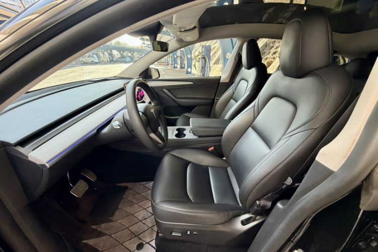 Used Tesla Model Y 2023 Rear-Wheel-Drive Version
