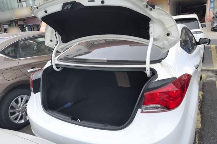 Used Hyundai Elantra 2015 1.6L Automatic Luxury Model