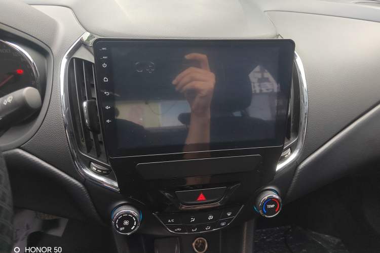 Used Chevrolet Cruze 2017 1.5L Automatic Pioneer Sunroof Edition
