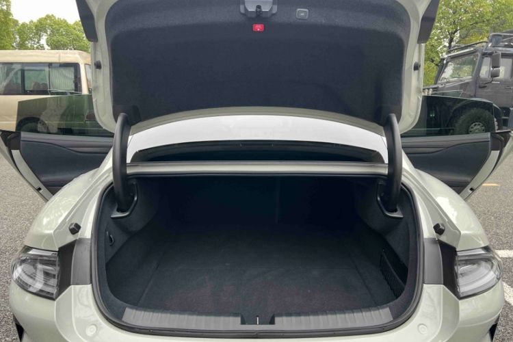 Used  SU7 2024 Rear-Drive Ultra-Long Range Advanced Pro-Level Intelligent Driving Version