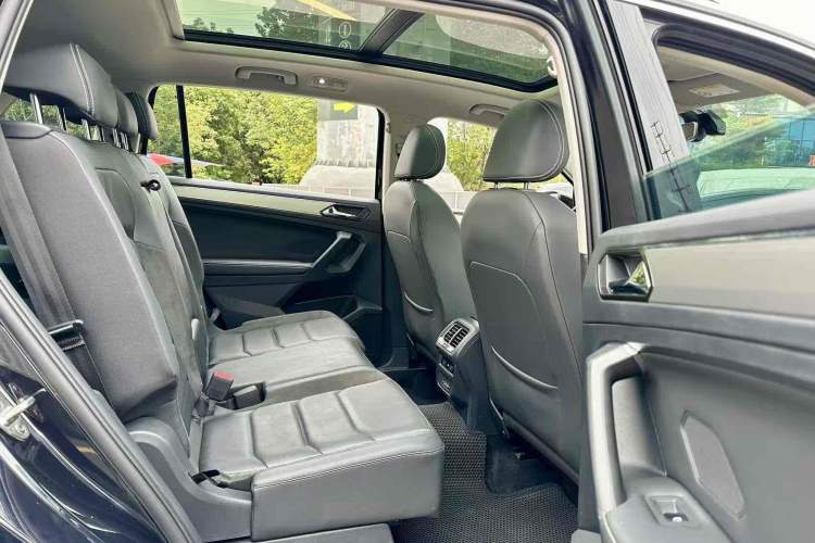 Used Volkswagen Tiguan L 2019 380TSI Automatic All-Wheel Drive Luxury Edition with 7 Seats China VI Standard
