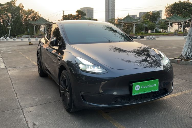 Used Tesla Model Y 2024 Long-Range All-Wheel-Drive Version
