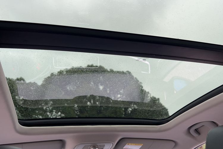 Used Roewe RX5 2016 20T Two-Wheel Drive Automatic Internet Smart Edition
