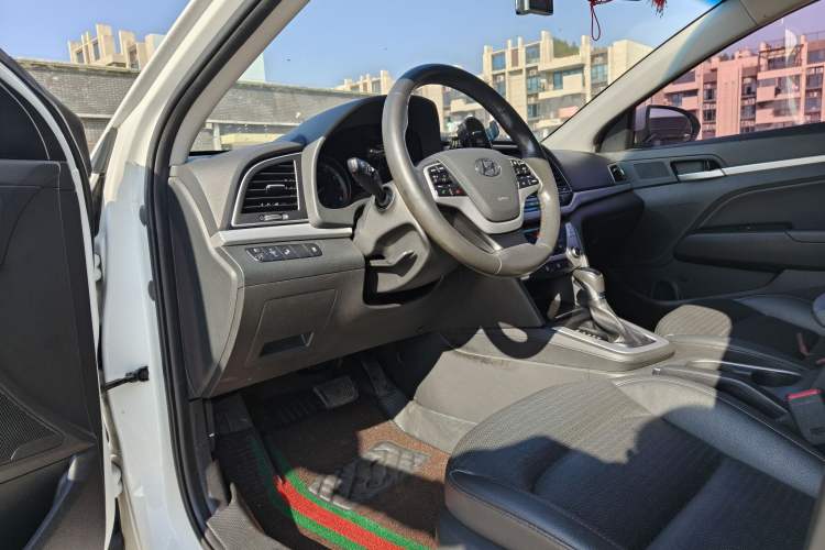 Used Hyundai Elantra 2016 1.6L Automatic ZhiXuan · Luxury Version
